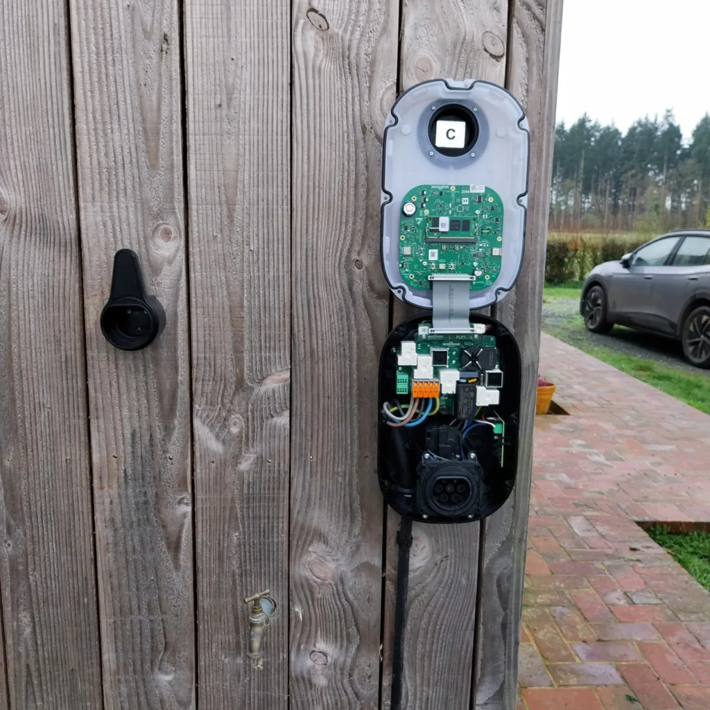 pose-borne-recharge-wallbox-vehicule-electrique