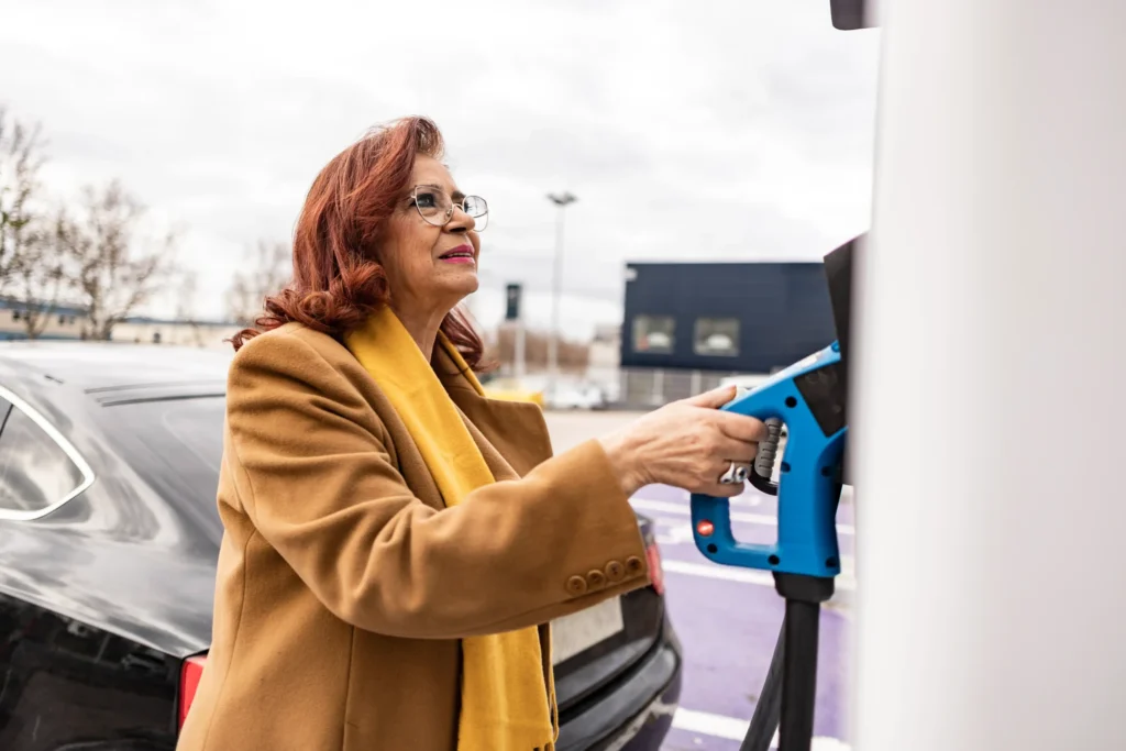 Exemple de borne de recharge murale installée dans une maison individuelle en Normandie.