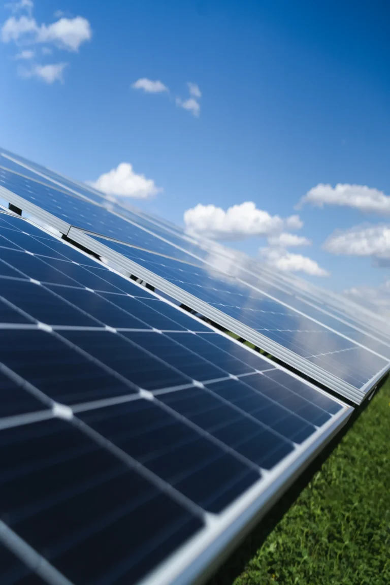Différents-types-de-panneaux-solaires-monocristallin-polycristallin-amorphe