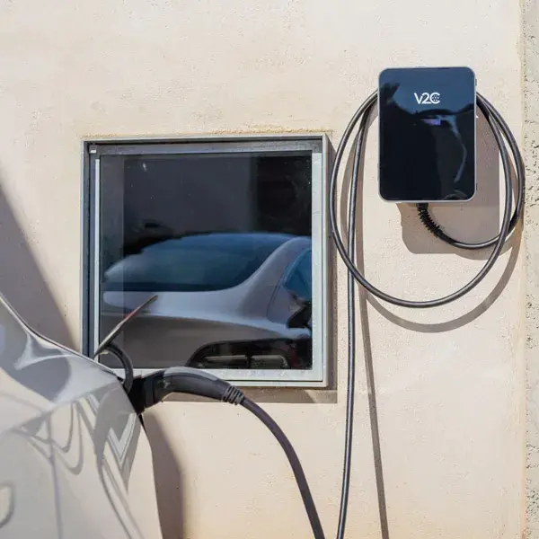 Installation de borne de recharge électrique en Normandie par des experts locaux.