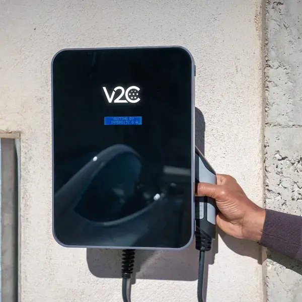 Installation de borne de recharge Trydan en Normandie – Compatible avec tous les véhicules électriques.