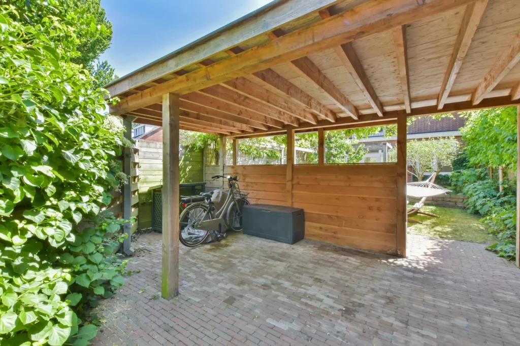 Installation de carport photovoltaïque : alliez ombre et électricité verte