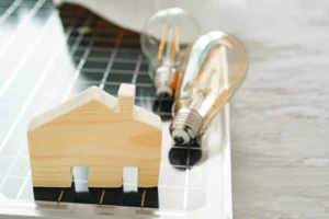 fils électriques dénudés dans un logement non conforme dans le 27