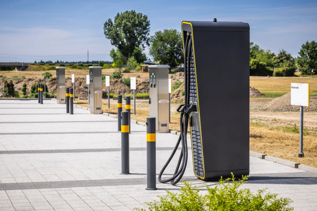 Couplage panneaux solaires et borne de recharge : le guide complet
