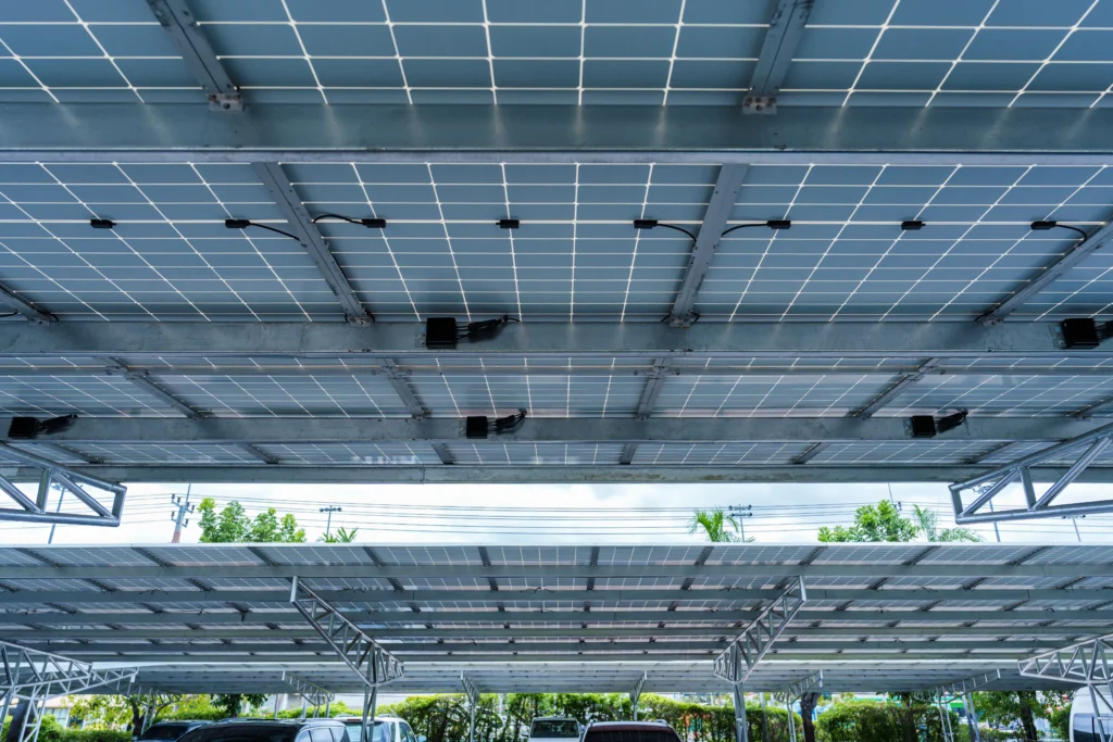 Rechargez votre voiture à domicile grâce au carport solaire intelligent
